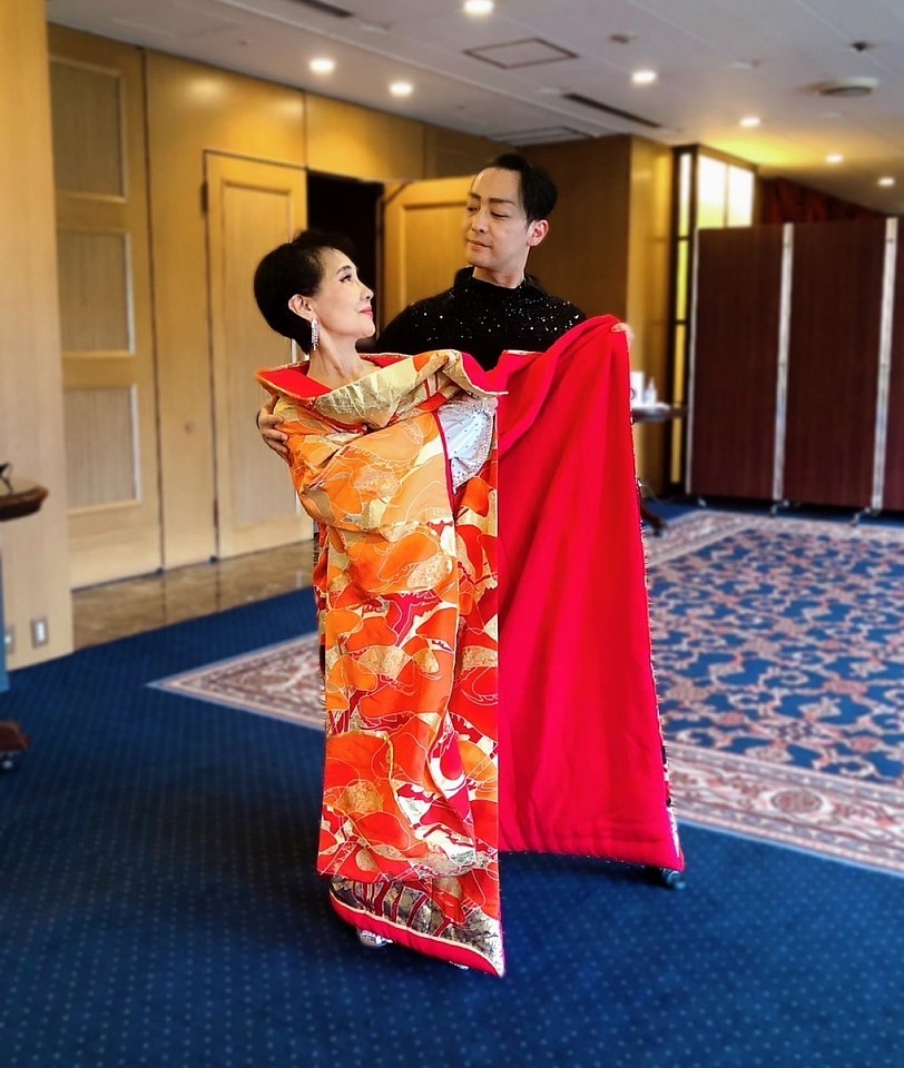 名古屋の社交ダンス、カラオケ発表会、コスプレ、ウェディングならKyo